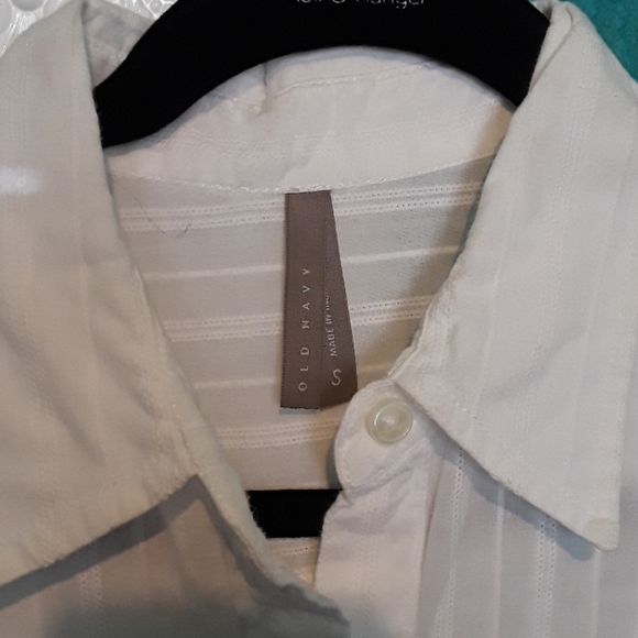 Old navy button front top.NWT. - Picture 2 of 5